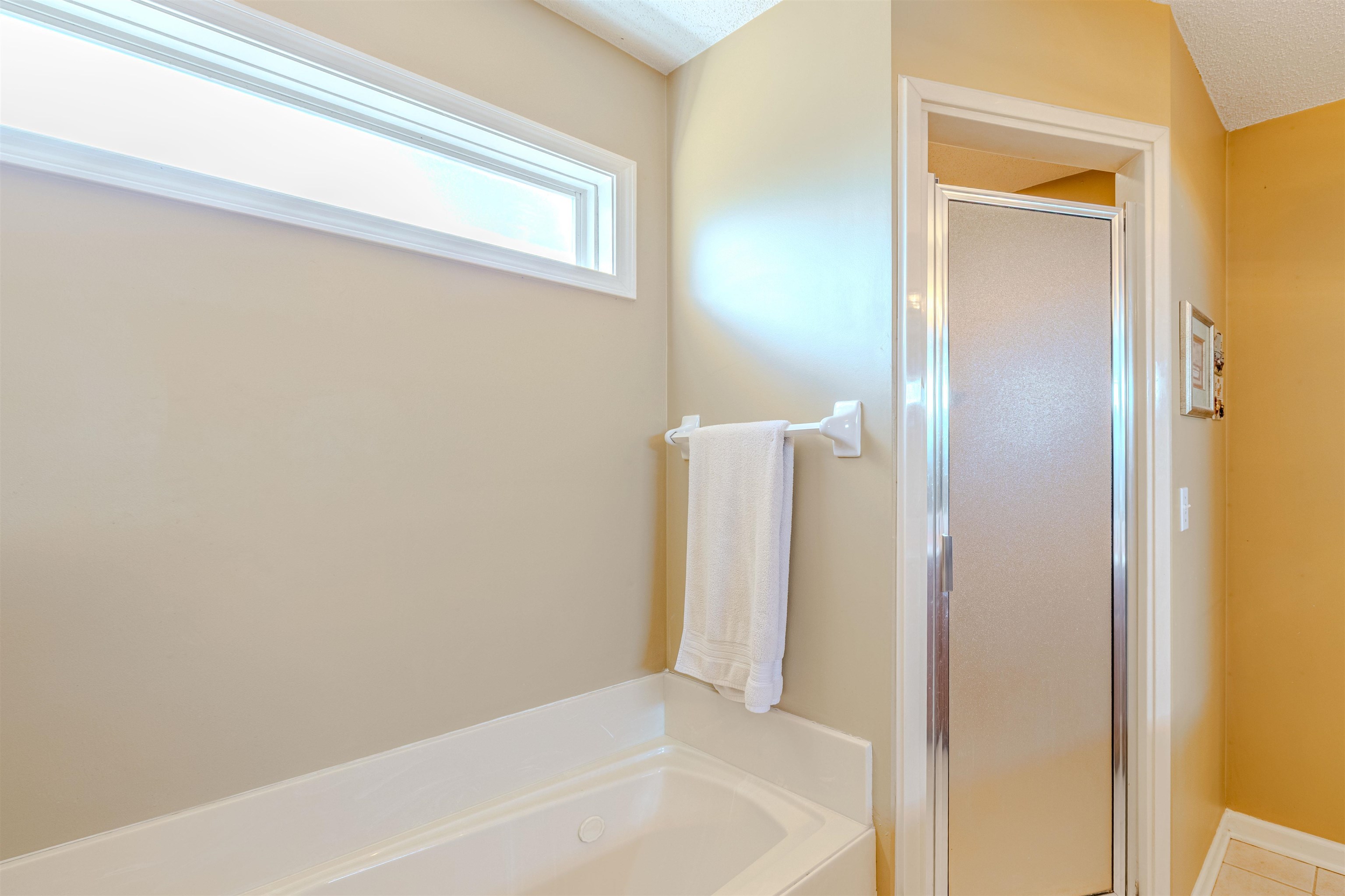 5991 Marley Street Arlington, TN 38002 - Photo 17 of 30 a bathroom with a bathtub
