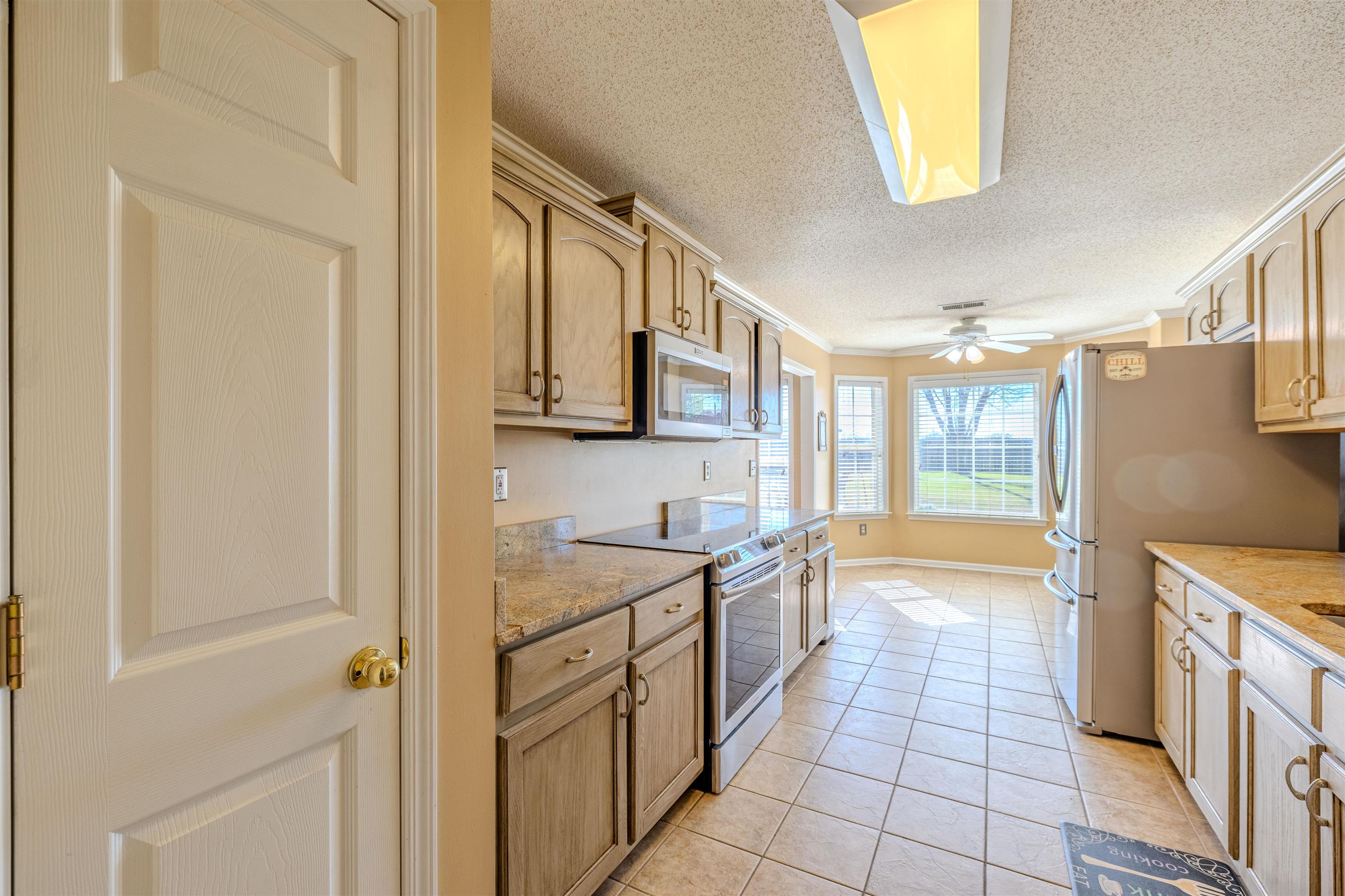 5991 Marley Street Arlington, TN 38002 - Photo 7 of 30 a view of a kitchen with electric appliances