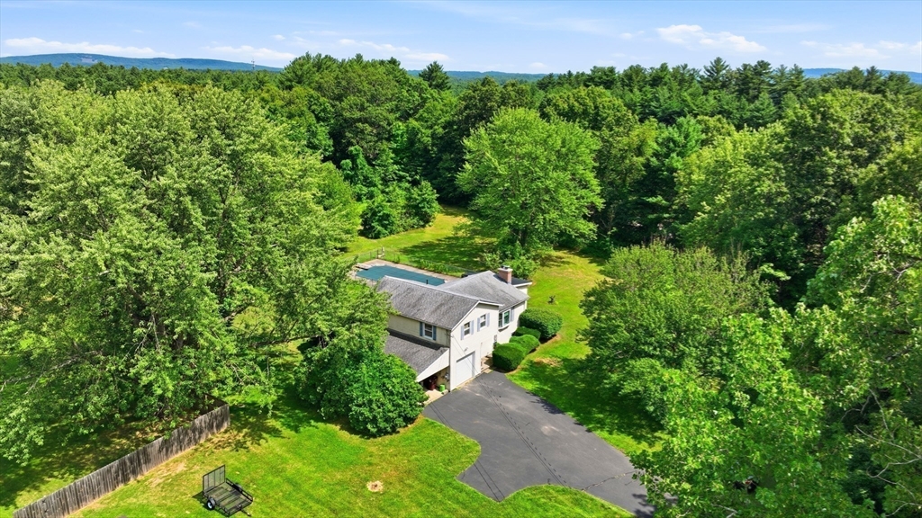 297 Montgomery Road Westfield, MA 01085 - Photo 4 of 41