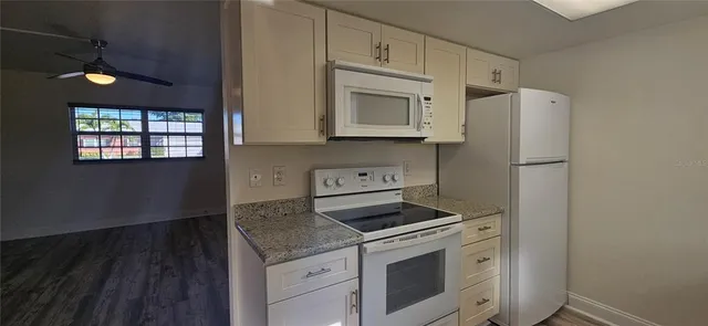 $1,200 | 1506 Edgewater Circle, Unit 2, Fort Myers, FL 33919