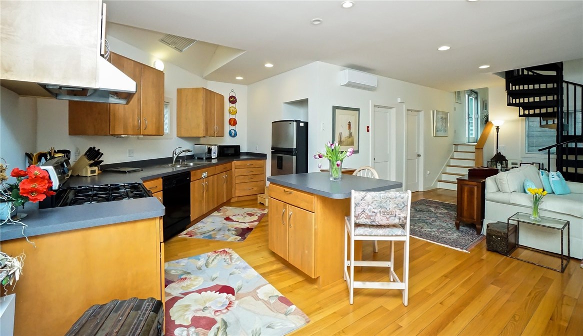 7 Ship Street Jamestown, RI 02835 - Photo 5 of 27 Easy to help the chef and entertain in this space!