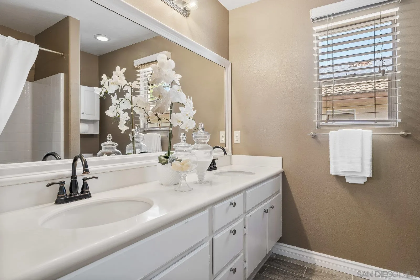 11542 Village Ridge Road San Diego, CA 92131 - Photo 31 of 42 a bathroom with a double vanity sink mirror and bathtub