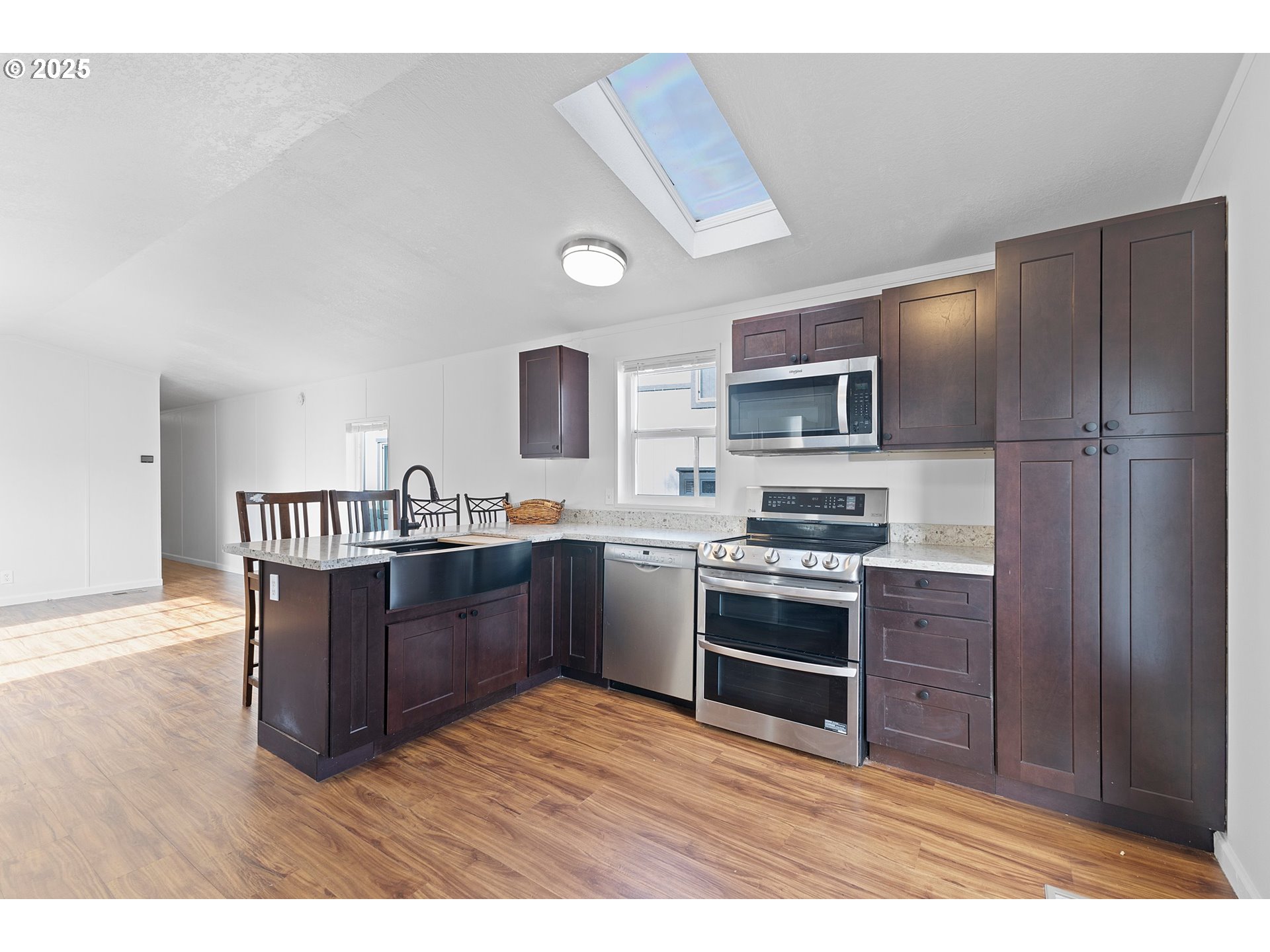 535 Southwest Maple Street, Unit 2 Hillsboro, OR 97123 - Photo 4 of 17