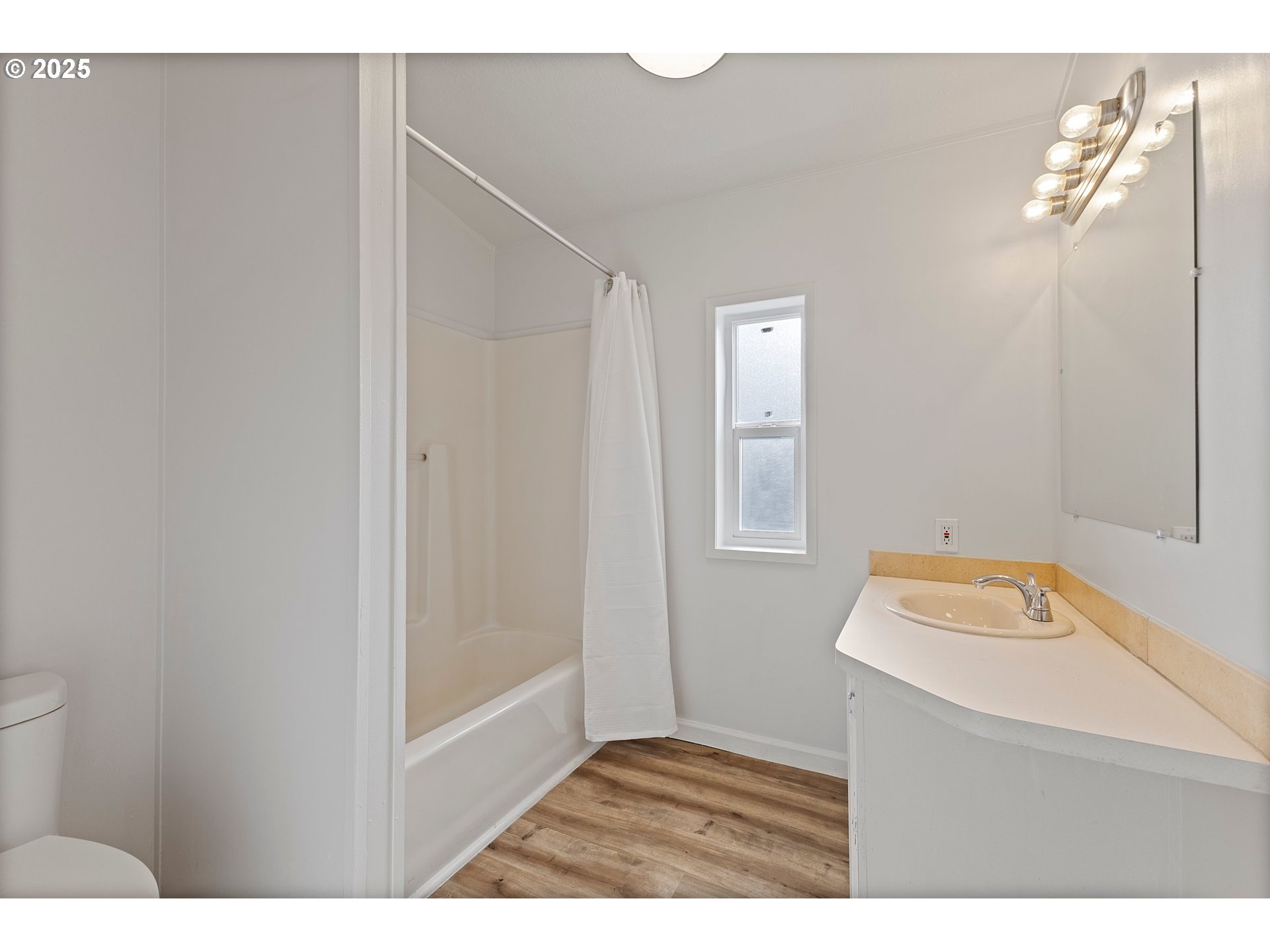 535 Southwest Maple Street, Unit 2 Hillsboro, OR 97123 - Photo 9 of 17