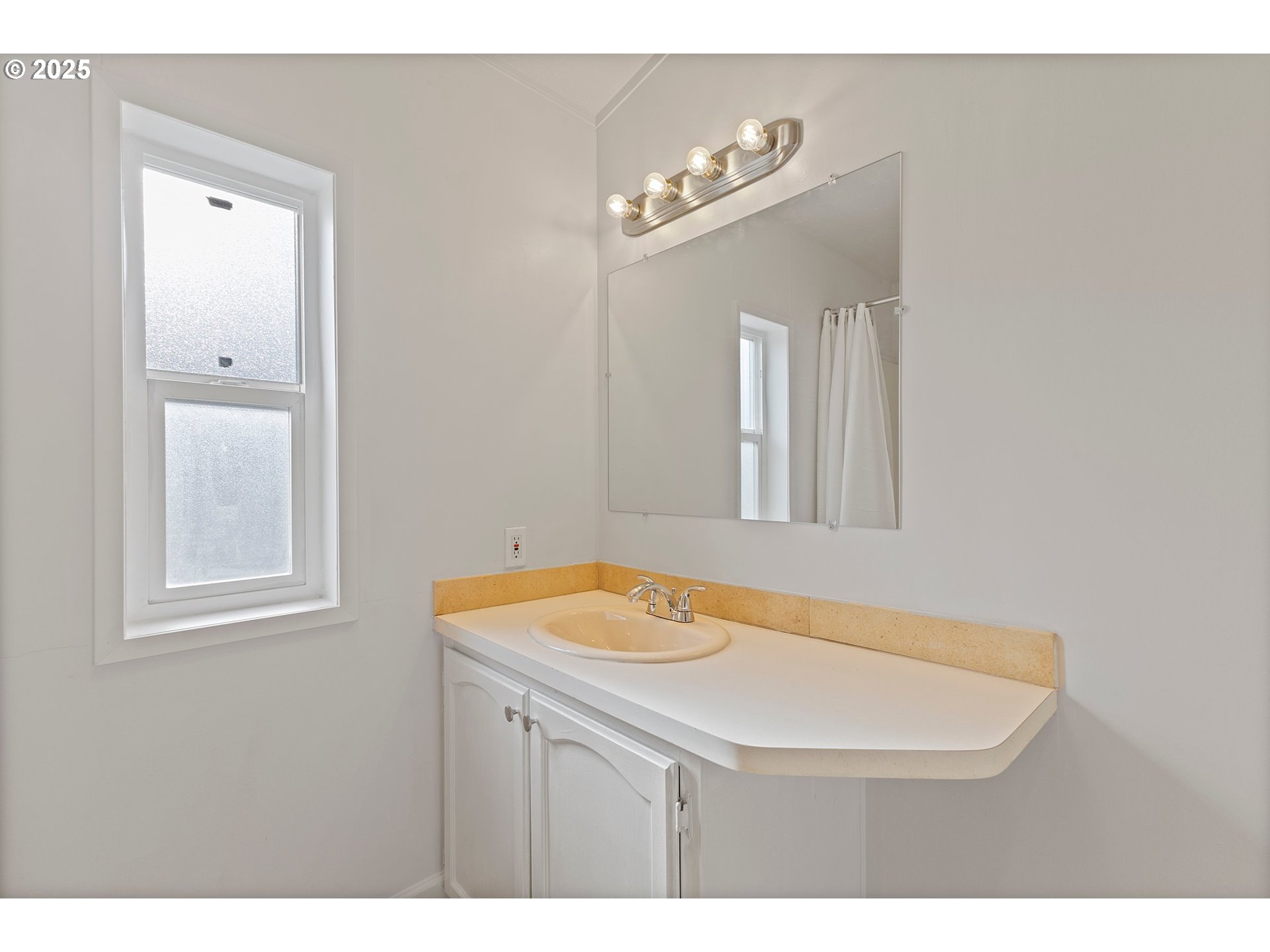 535 Southwest Maple Street, Unit 2 Hillsboro, OR 97123 - Photo 10 of 17