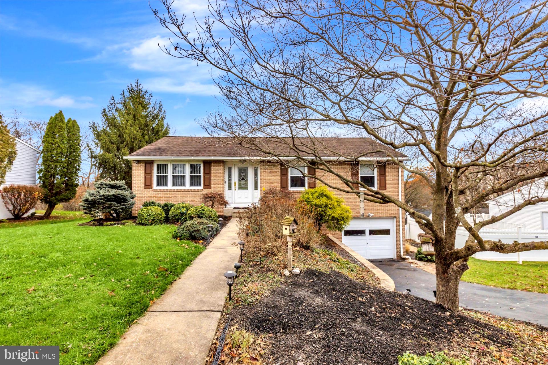 438 Loop Road Pottstown, PA 19464 - Photo 2 of 37