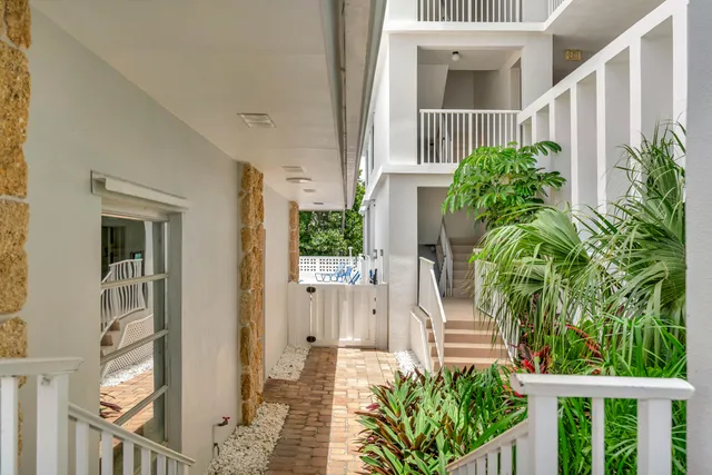 $5,500 | 911 Ocean Drive, Unit 704, Juno Beach, FL 33408