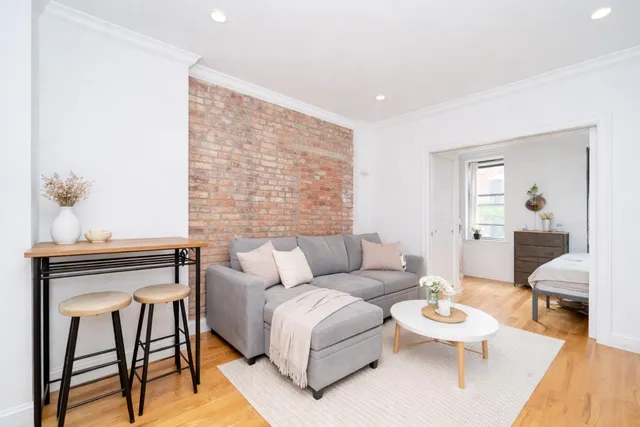 $4,200 | 319 East 78th Street, Unit 3B | Upper East Side