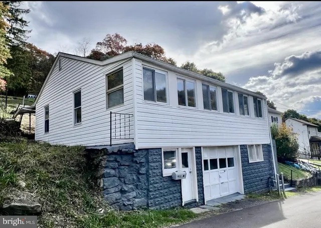 $995 | 43 High Street, Lonaconing, MD 21539