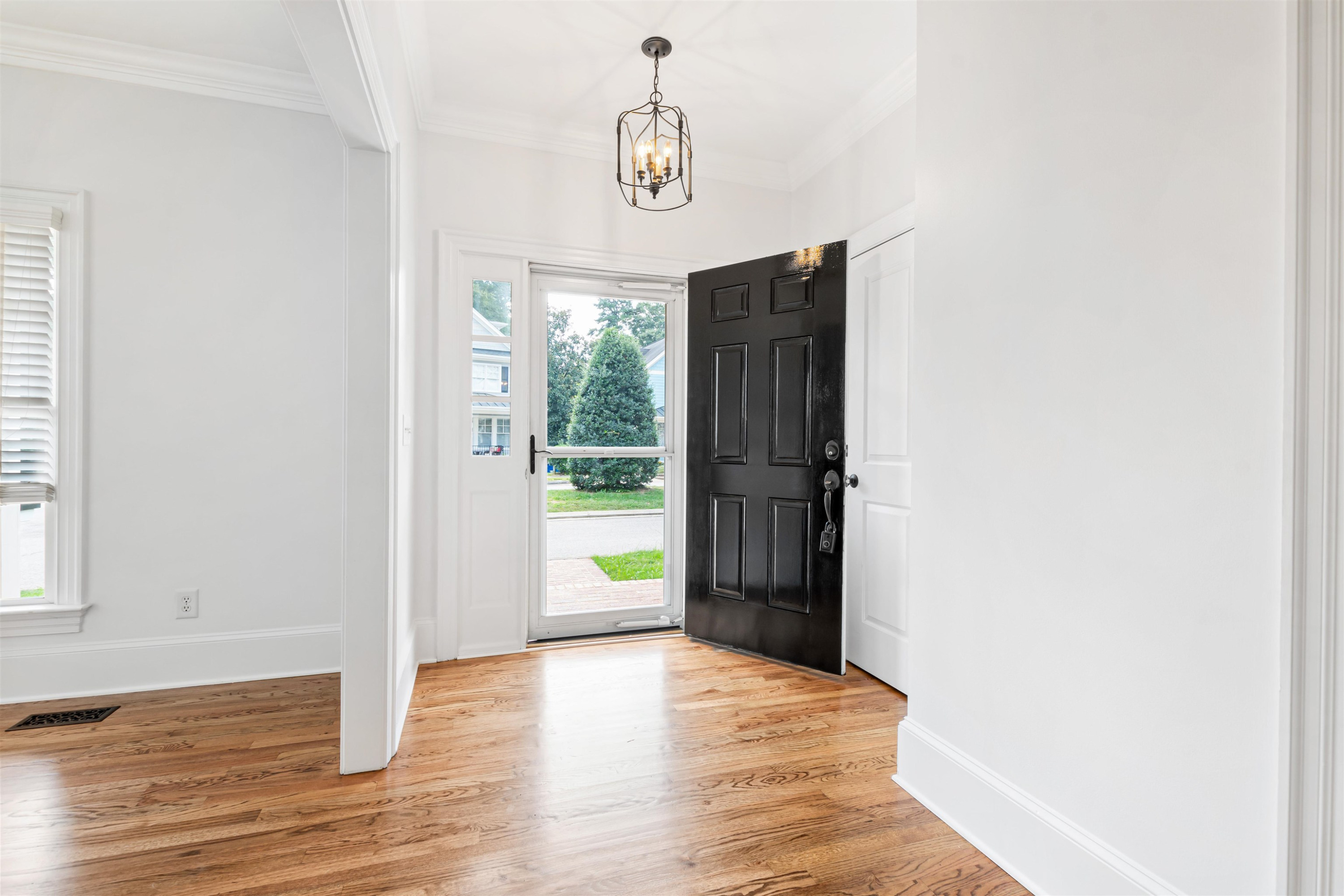 113 Village Mill Place Raleigh, NC 27608 - Photo 4 of 77 Photo 4
