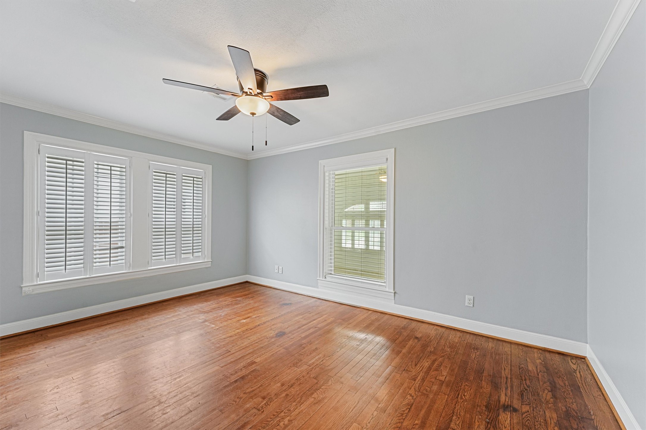 6645 Fairfield Street Houston, TX 77023 - Photo 15 of 28 wooden floor in an empty room with a window