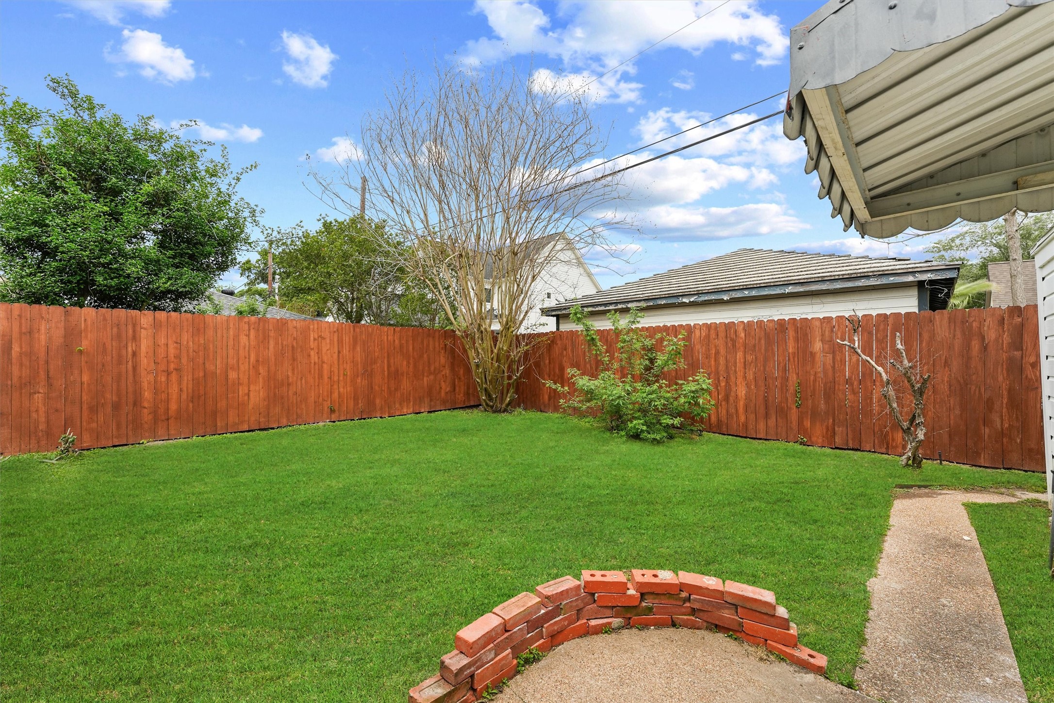 6645 Fairfield Street Houston, TX 77023 - Photo 22 of 28 a backyard of a house with lots of green space