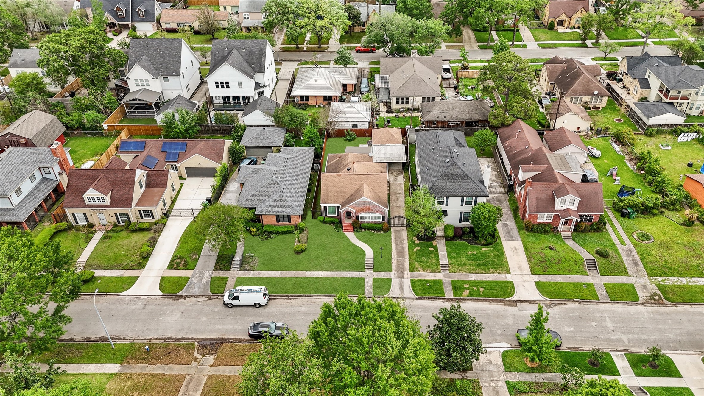 6645 Fairfield Street Houston, TX 77023 - Photo 28 of 28 an aerial view of tennis court