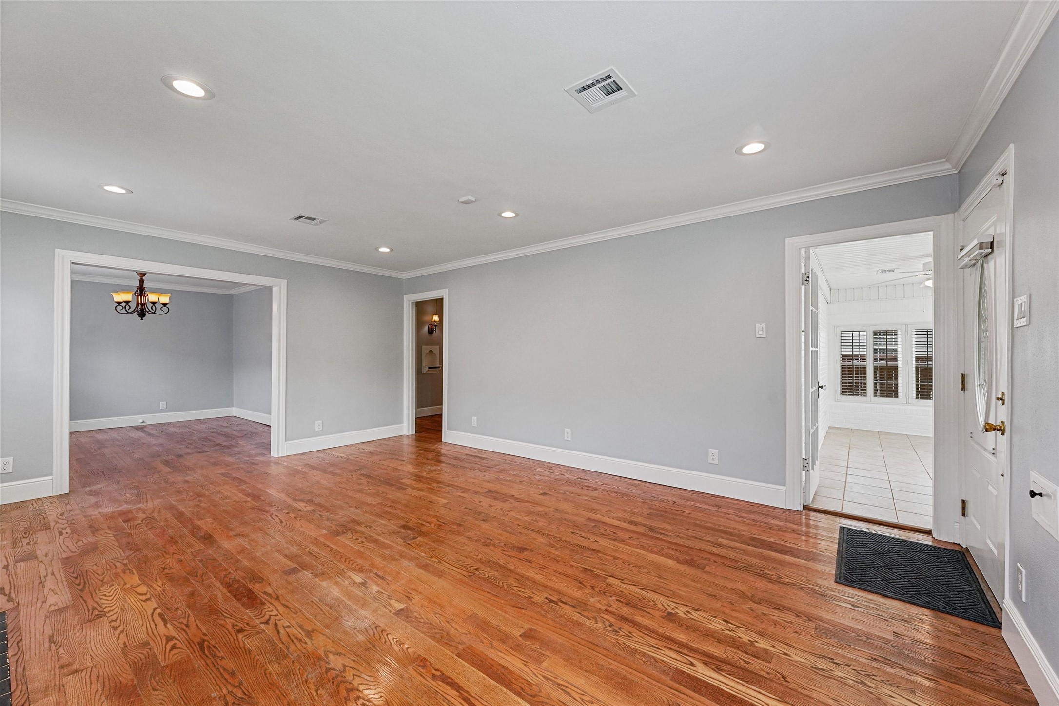 6645 Fairfield Street Houston, TX 77023 - Photo 7 of 28 a view of an empty room with wooden floor