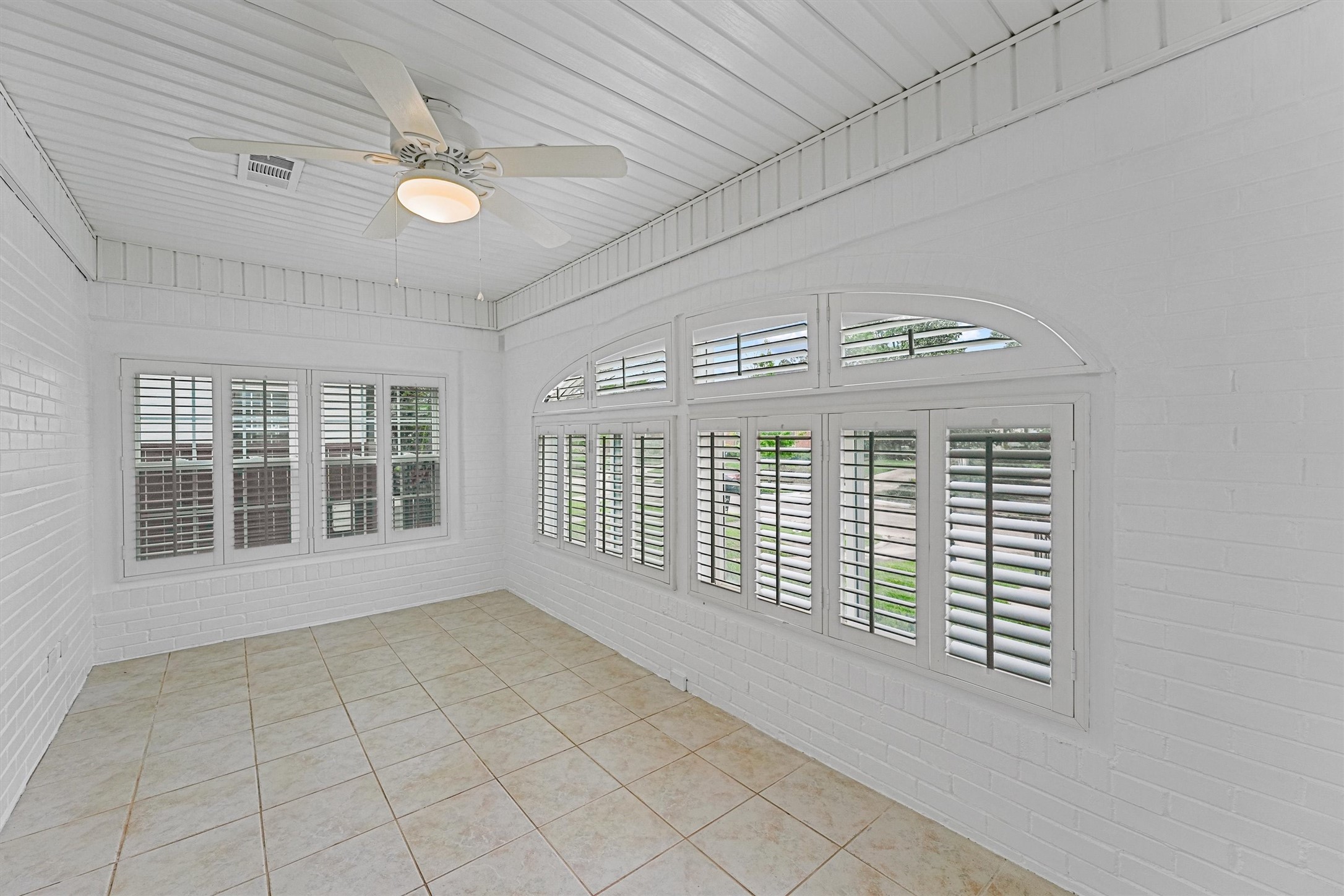 6645 Fairfield Street Houston, TX 77023 - Photo 8 of 28 a view of an empty room with a window