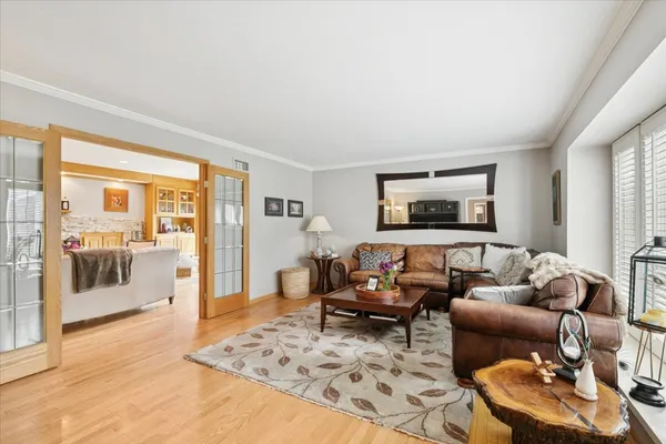 $900,000 | 842 Furlong Drive, Libertyville, IL 60048