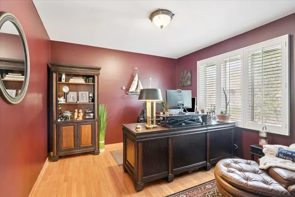 $900,000 | 842 Furlong Drive, Libertyville, IL 60048