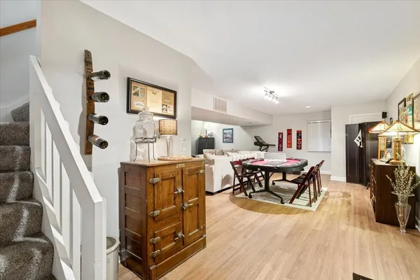 $900,000 | 842 Furlong Drive, Libertyville, IL 60048