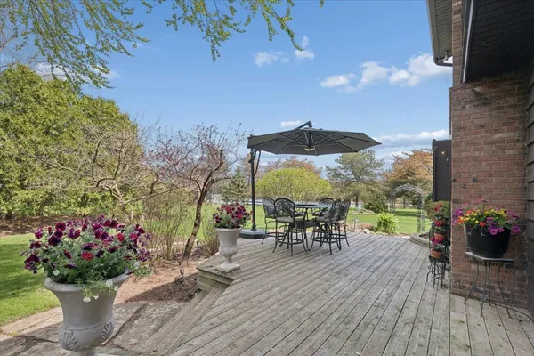 $900,000 | 842 Furlong Drive, Libertyville, IL 60048