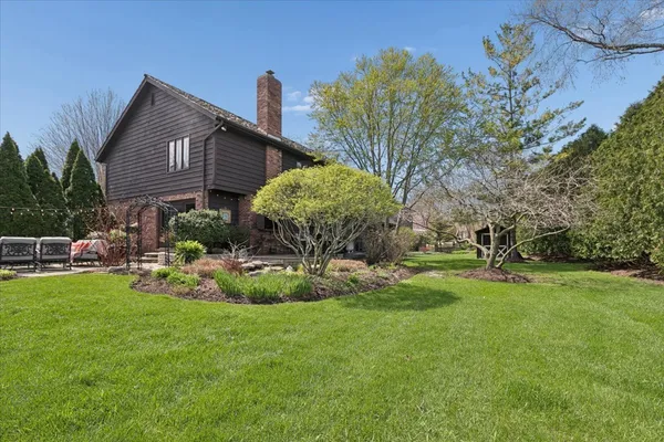 $900,000 | 842 Furlong Drive, Libertyville, IL 60048