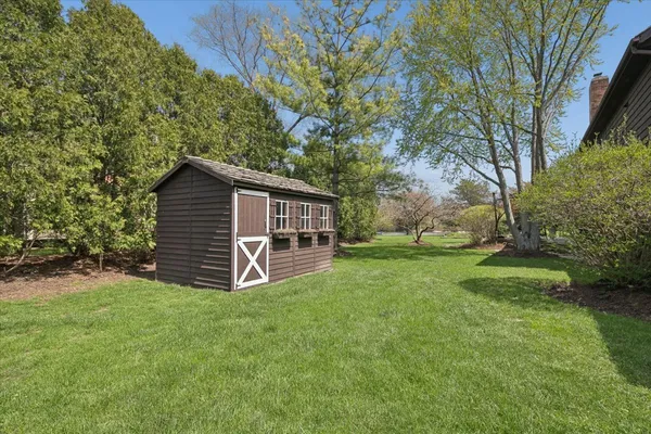 $900,000 | 842 Furlong Drive, Libertyville, IL 60048