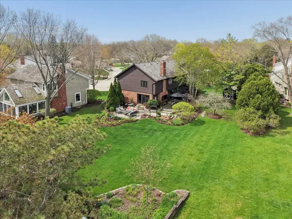 $900,000 | 842 Furlong Drive, Libertyville, IL 60048