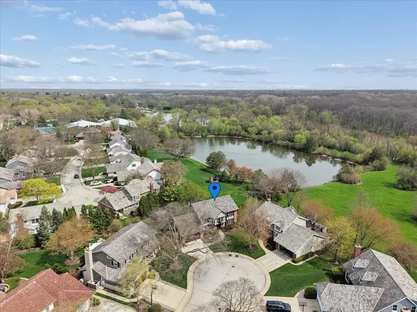 $900,000 | 842 Furlong Drive, Libertyville, IL 60048