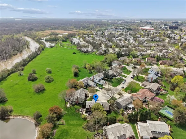 $900,000 | 842 Furlong Drive, Libertyville, IL 60048