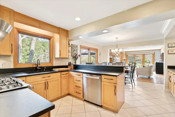 $900,000 | 842 Furlong Drive, Libertyville, IL 60048