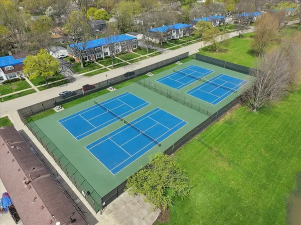 $900,000 | 842 Furlong Drive, Libertyville, IL 60048