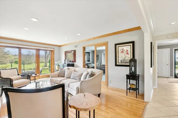 $900,000 | 842 Furlong Drive, Libertyville, IL 60048