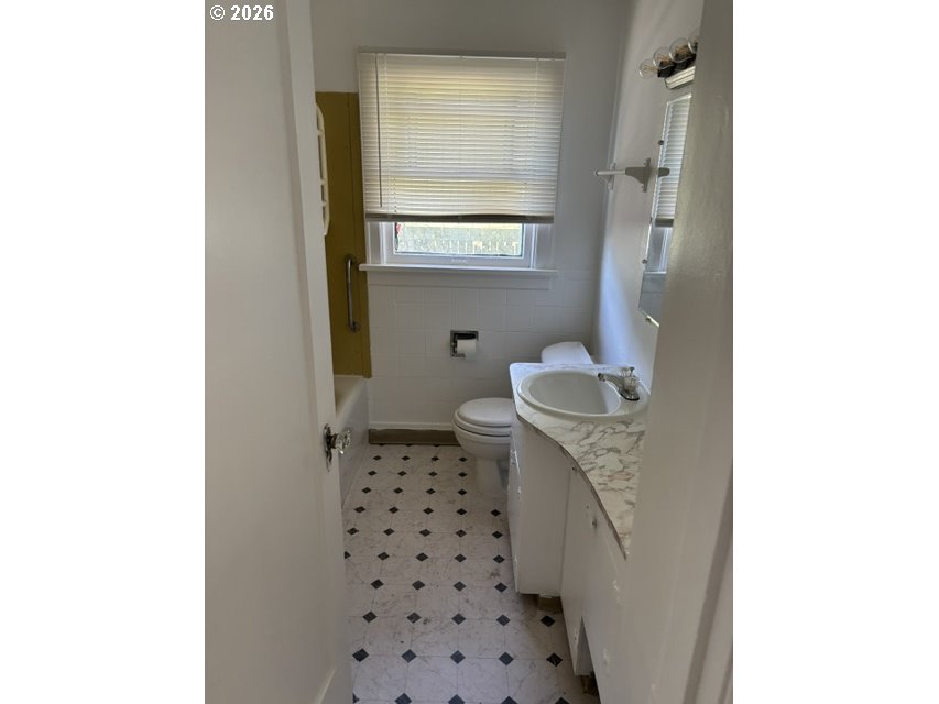 8325 Southeast Division Street Portland, OR 97216 - Photo 40 of 44