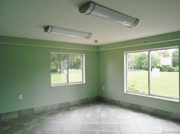 22900 Inkster Road Southfield, MI 48033 - Photo 2 of 10 DSCN5978.jpg