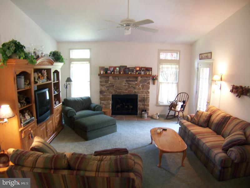 205 East 6th Street Lititz, PA 17543 - Photo 3 of 27