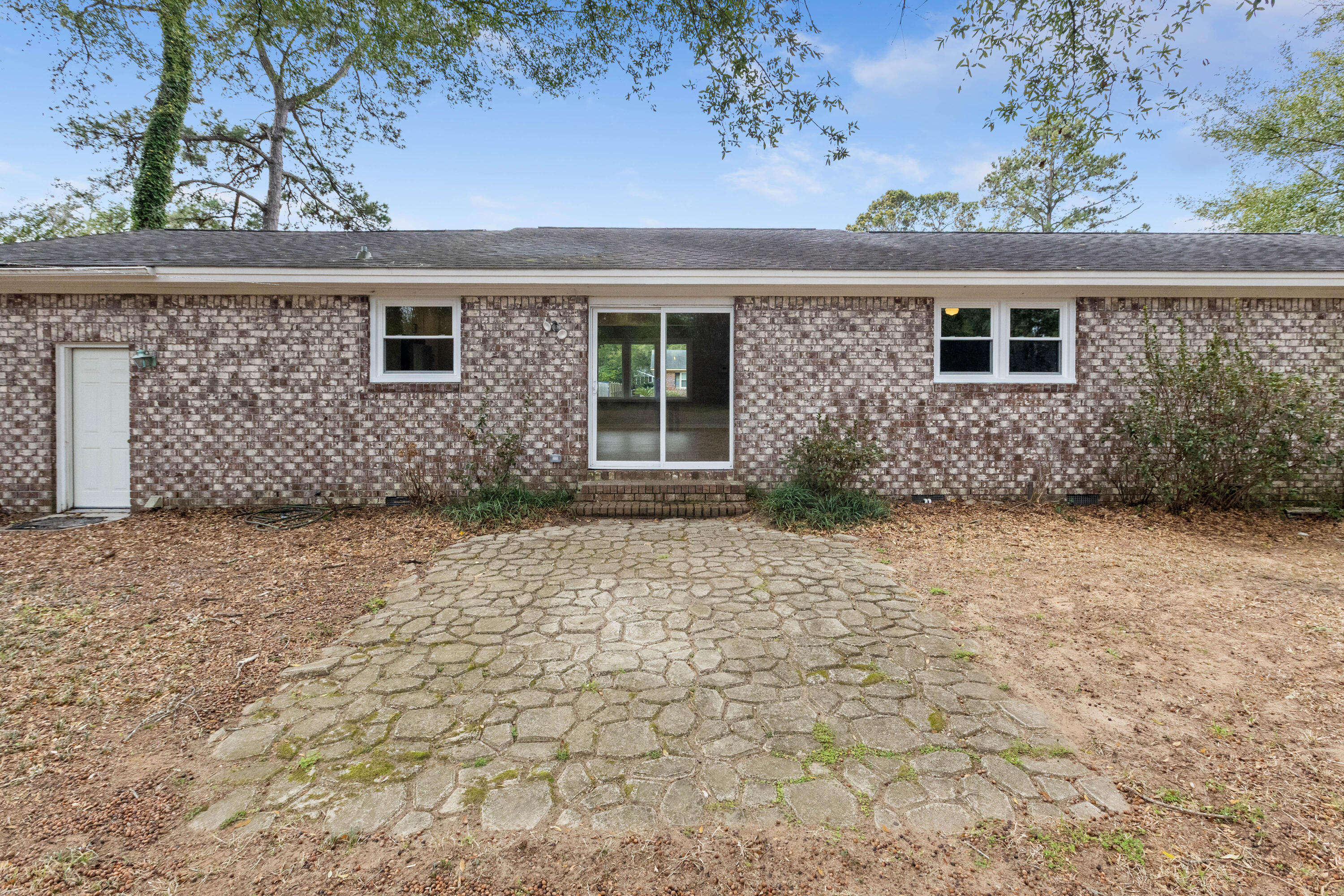 1072 Kentwood Circle Charleston, SC 29412 - Photo 33 of 42 1072KentwoodCir-CasaVerdeMediaLLC37