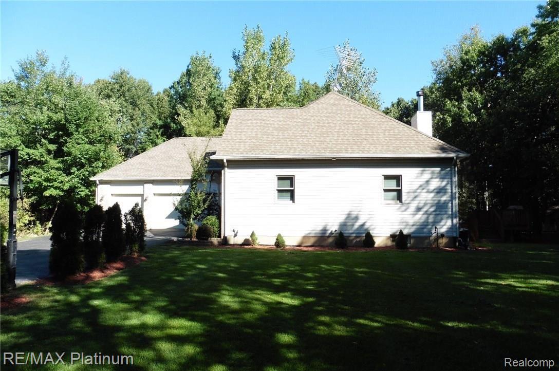4320 Center Road Linden, MI 48451 - Photo 19 of 25 SideView.JPG