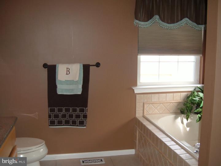 36 Inverness Drive Delran, NJ 08075 - Photo 15 of 19 Bathroom