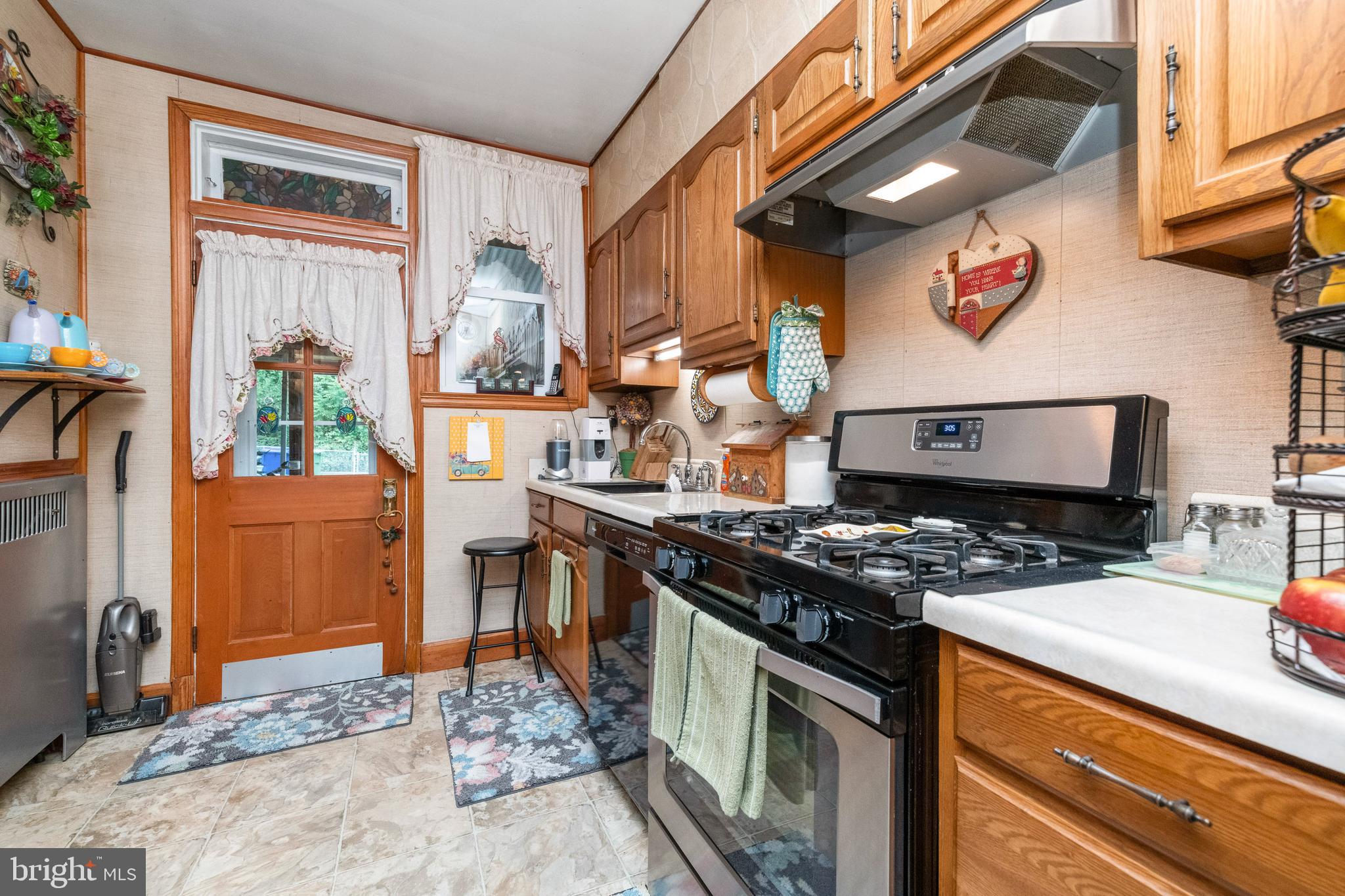 3312 Cedarhurst Road Baltimore, MD 21214 - Photo 12 of 37 Kitchen