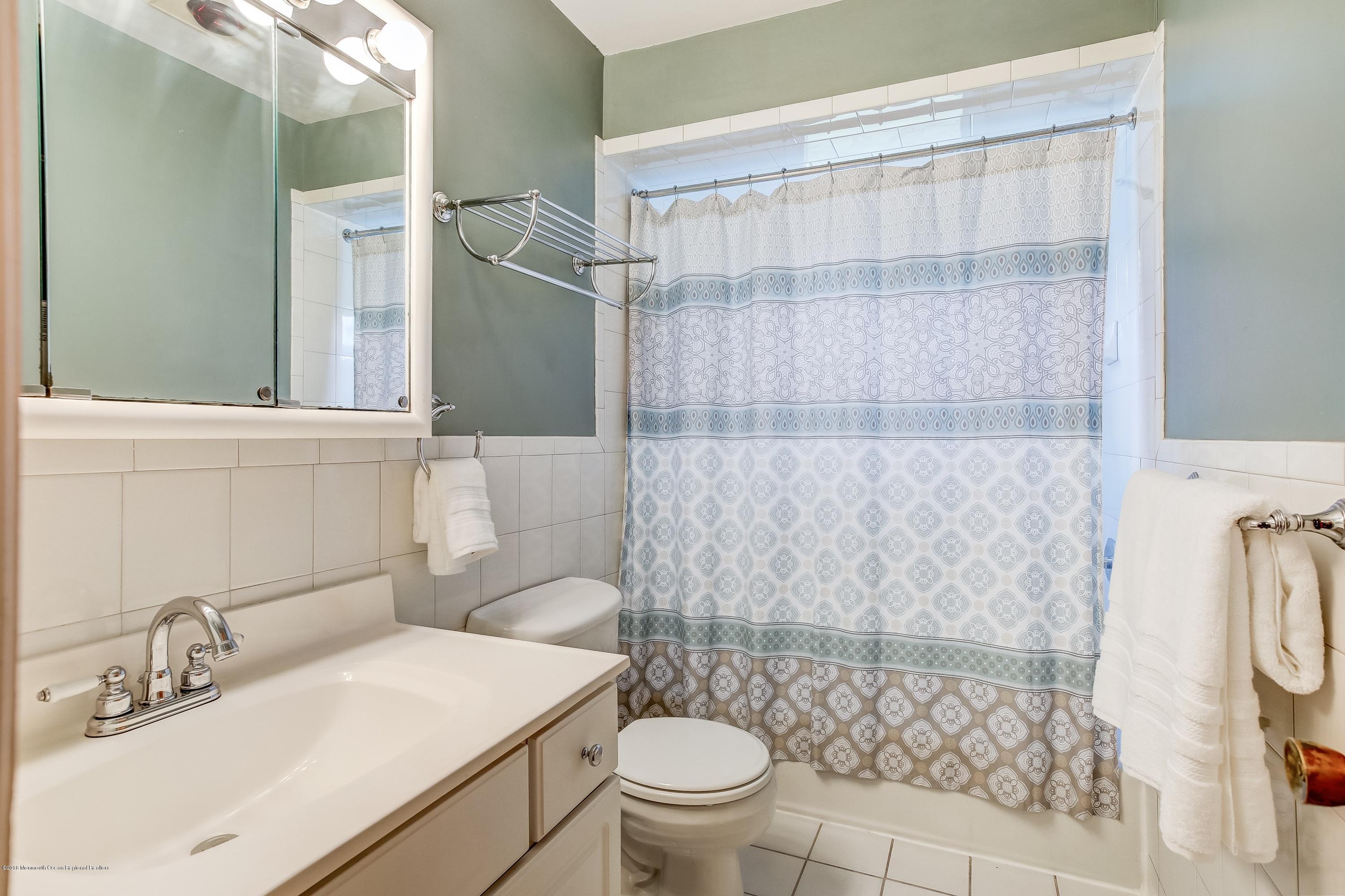 7 Hendrickson Place Fair Haven, NJ 07704 - Photo 11 of 26 FULL BATH