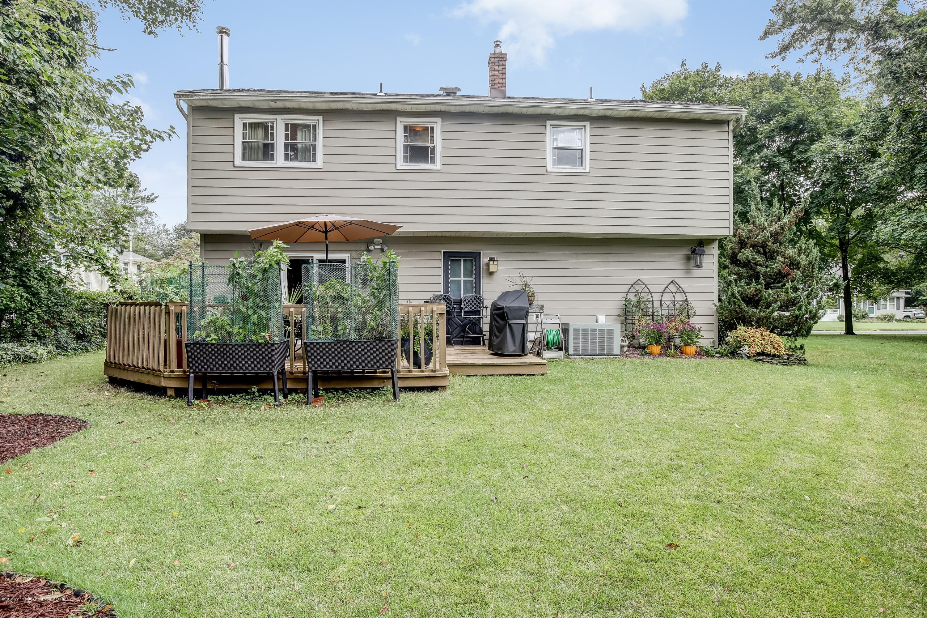 7 Hendrickson Place Fair Haven, NJ 07704 - Photo 19 of 26 BACK YARD WITH DECK