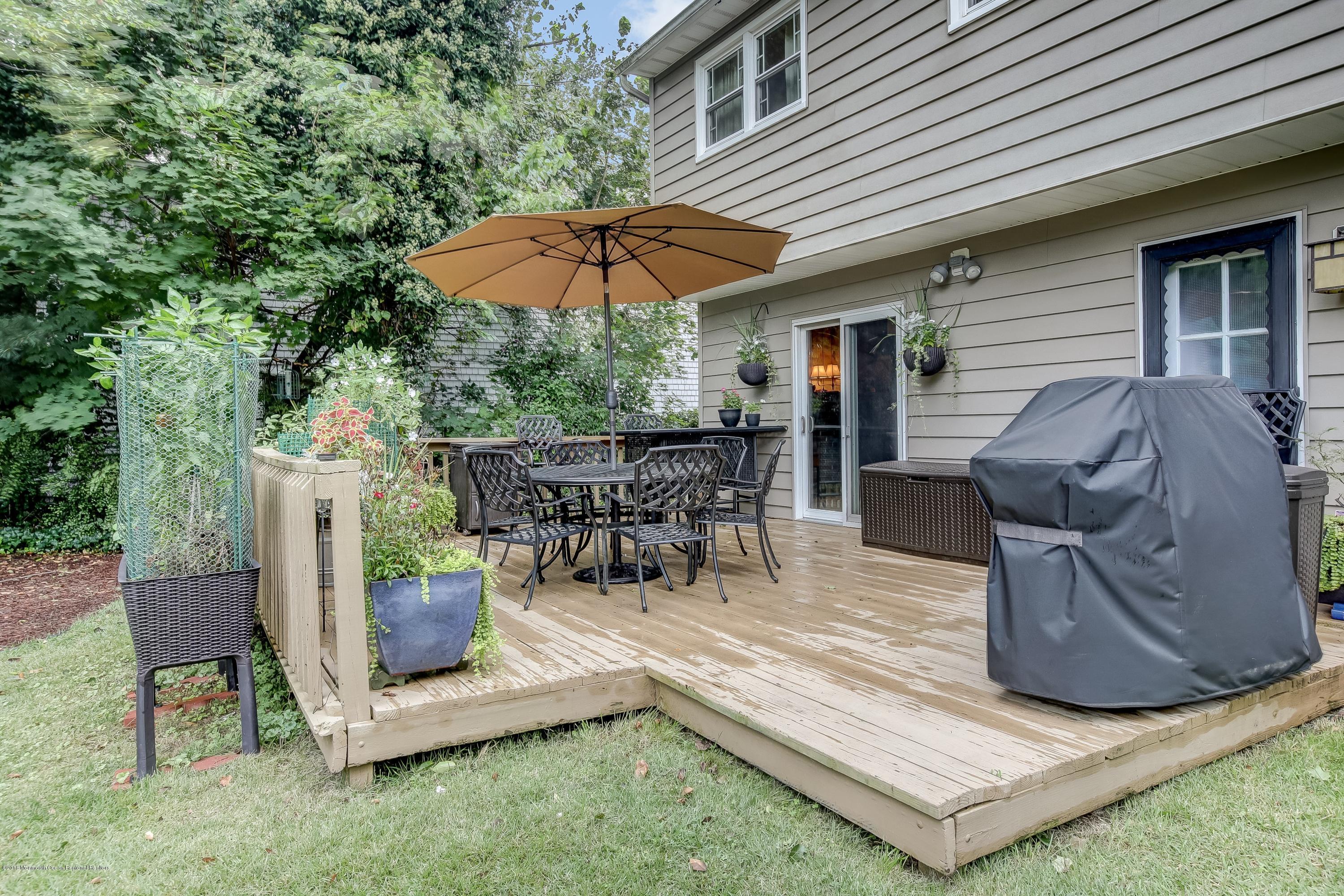 7 Hendrickson Place Fair Haven, NJ 07704 - Photo 21 of 26 DECK