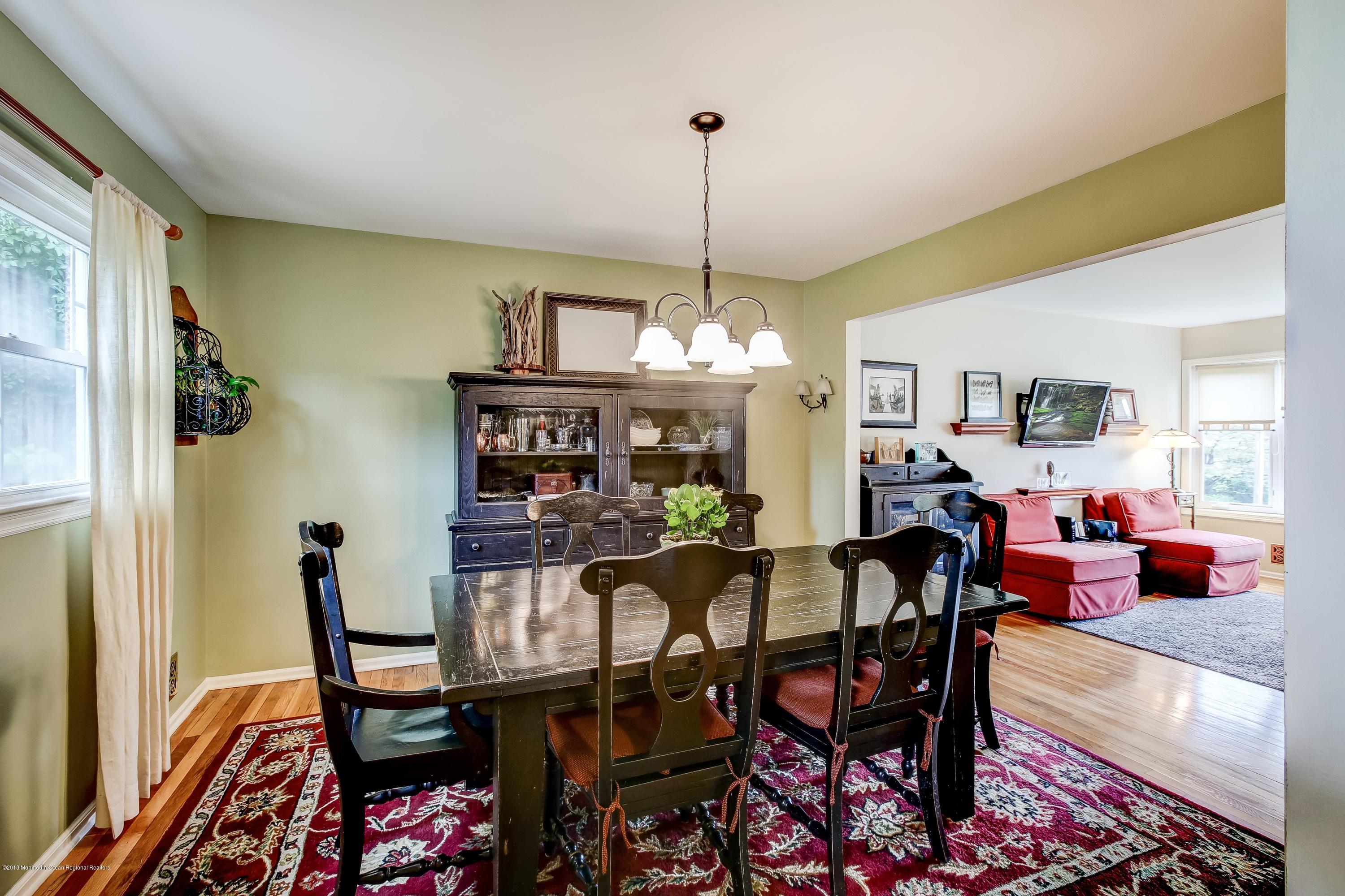 7 Hendrickson Place Fair Haven, NJ 07704 - Photo 5 of 26 DINING ROOM