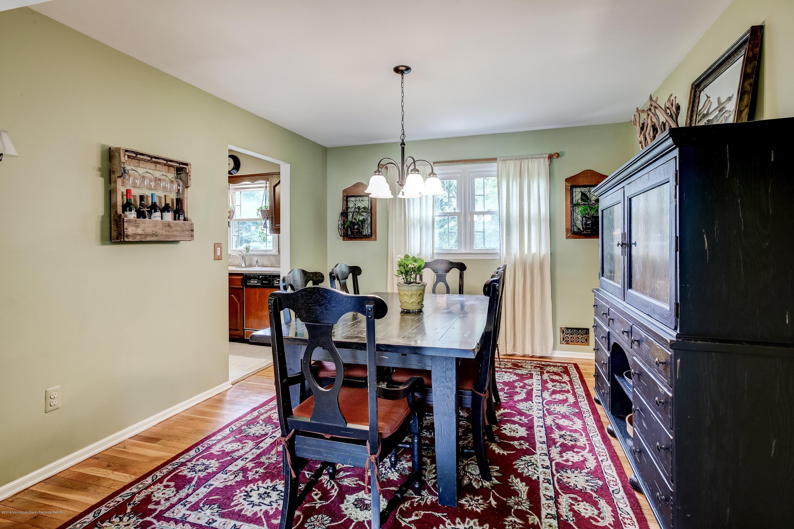 7 Hendrickson Place Fair Haven, NJ 07704 - Photo 7 of 26 DINING ROOM