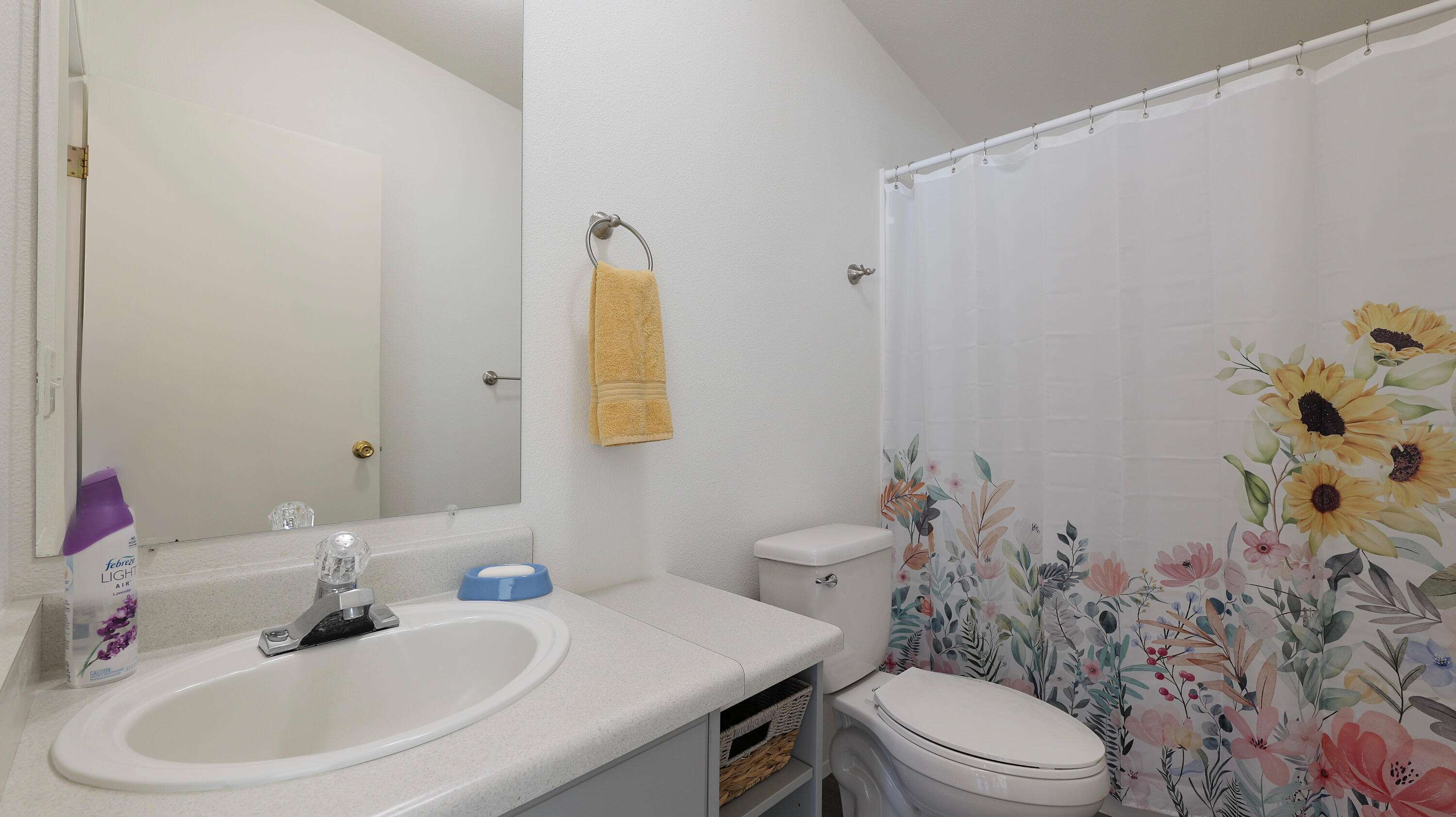 8401 Old Stage Road, Unit 70 Central Point, OR 97502 - Photo 42 of 43 Guest Bathroom