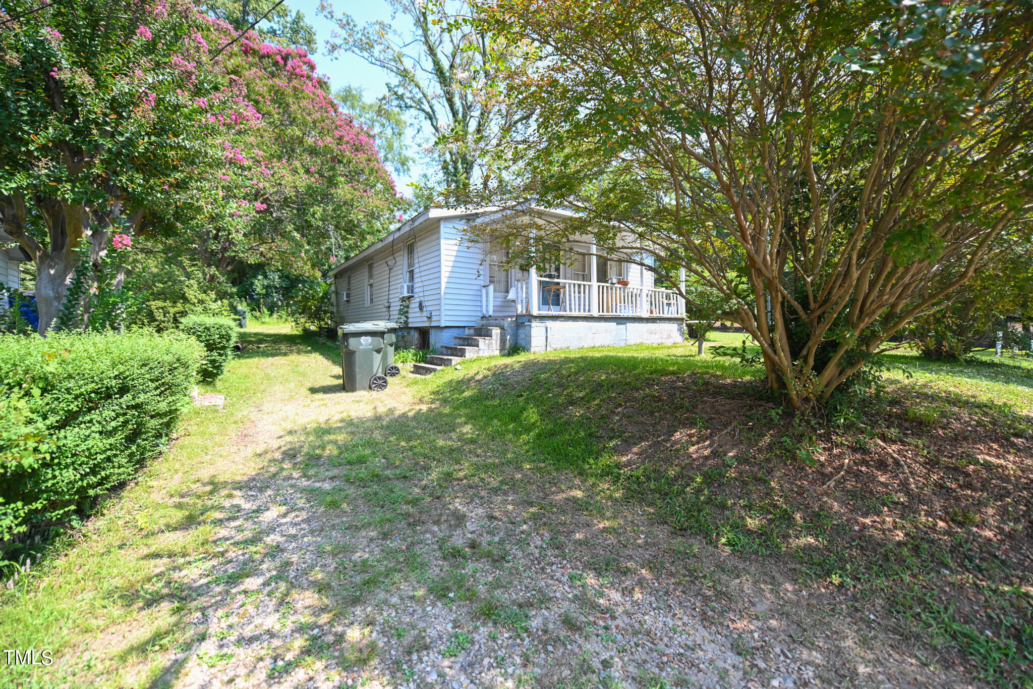 1711 Pender Street Raleigh, NC 27610 - Photo 3 of 17 003