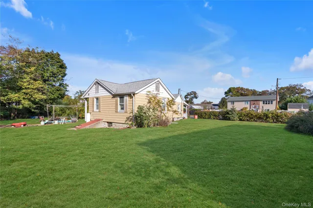 $499,000 | 166-170 Woodrow Parkway, West Babylon, NY 11704