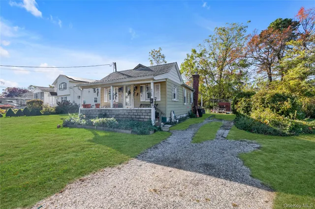 $499,000 | 166-170 Woodrow Parkway, West Babylon, NY 11704