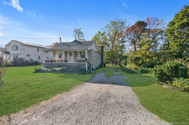 $499,000 | 166-170 Woodrow Parkway, West Babylon, NY 11704