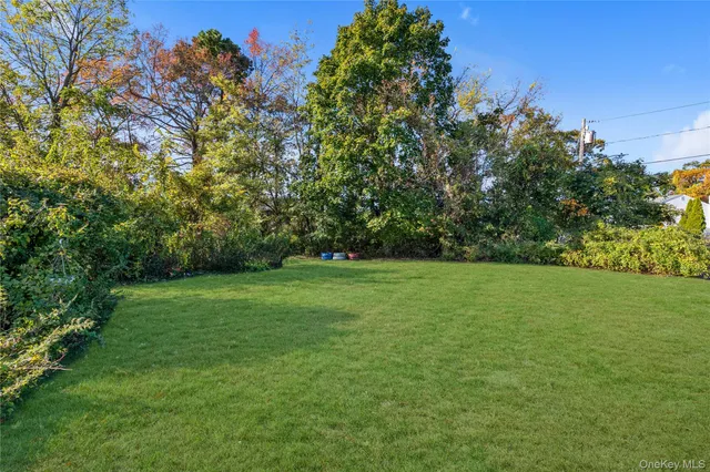 $499,000 | 166-170 Woodrow Parkway, West Babylon, NY 11704