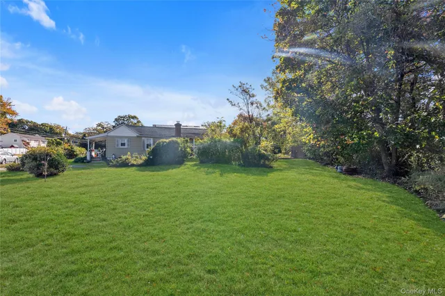 $499,000 | 166-170 Woodrow Parkway, West Babylon, NY 11704